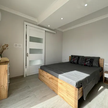 Luxury & Modern Two Bedroom Марсаскала