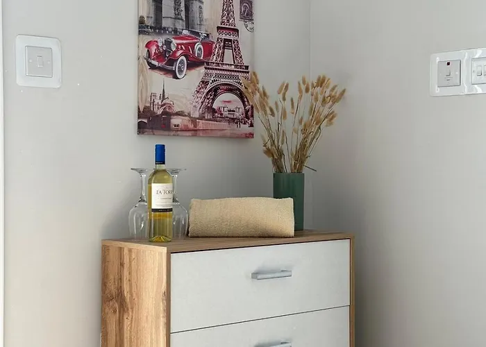 Luxury & Modern Two Bedroom Apartament